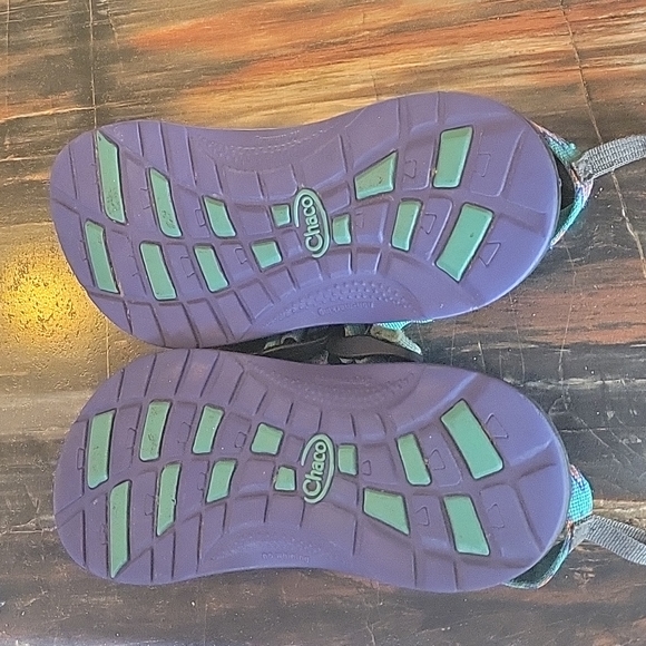 Girls Chaco Sandals, Size 3 - Picture 2 of 3